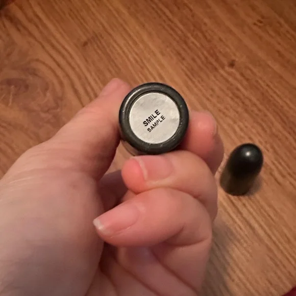 MAC Cosmetics SMILE Frosted Lipstick - LIMITED, DISCONTINUED, UNUSED! - Picture 3 of 3